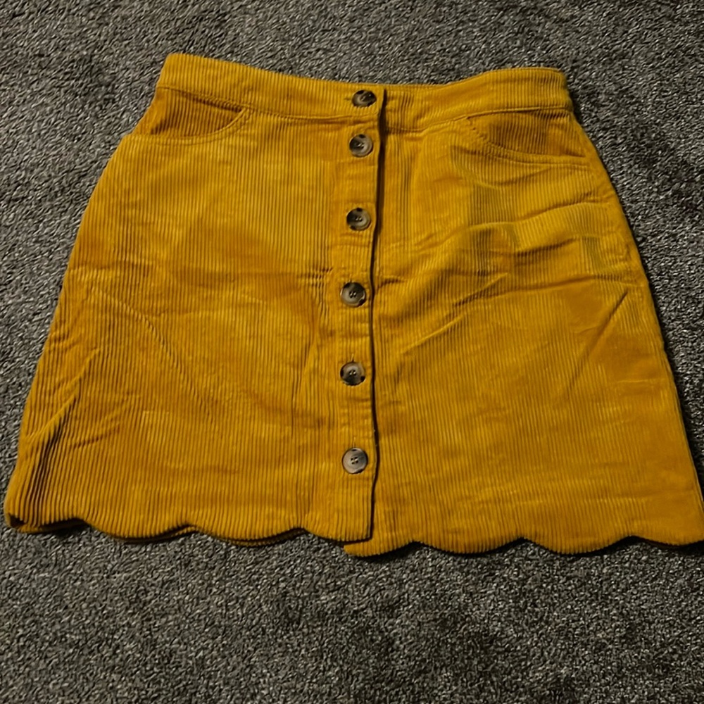 NWT Marigold Scalloped Skirt